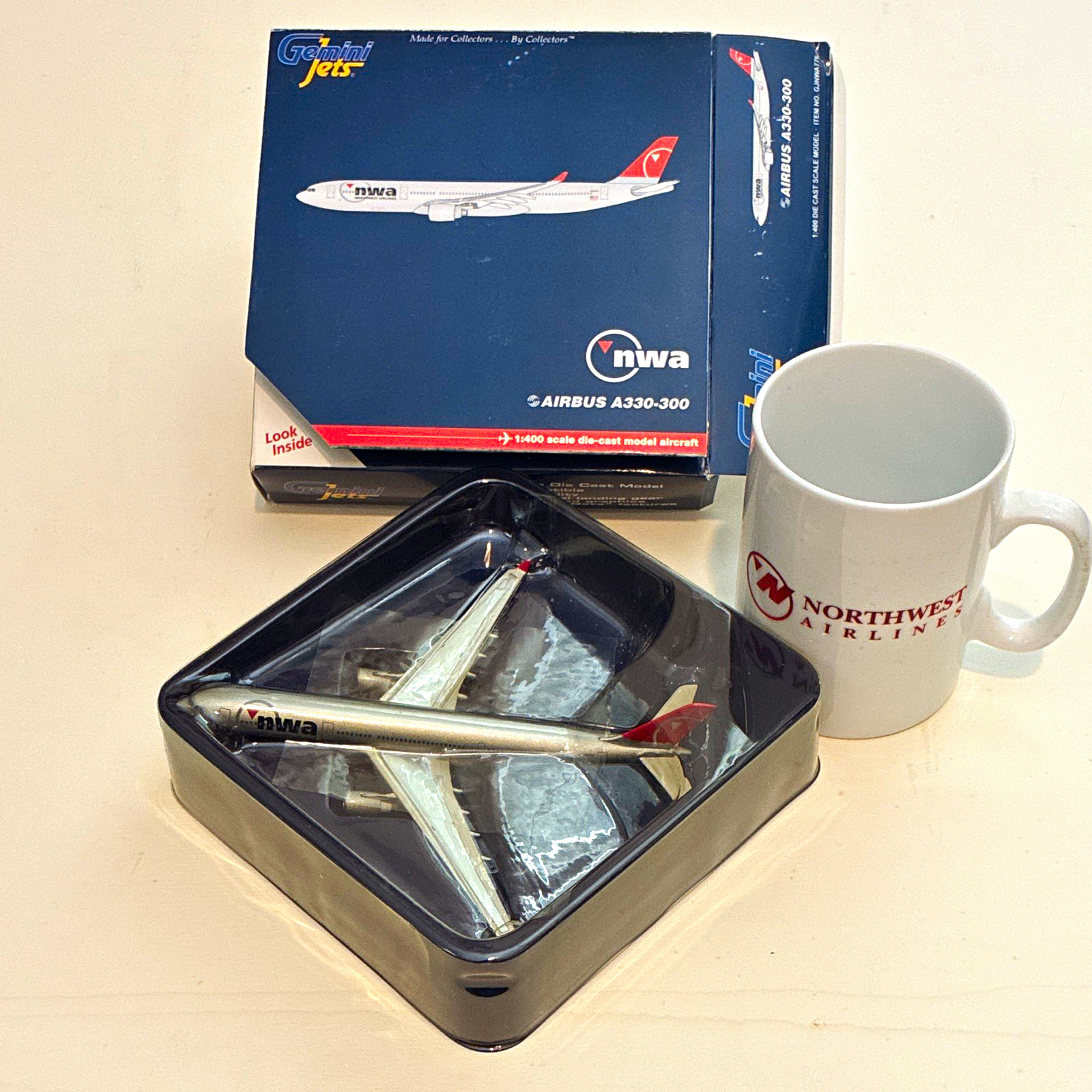 NIB Northwest Airlines Airbus A330-300 GeminiJets 1:400 w mug NIB Northwest Airlines Airbus A330-300 GeminiJets 1:400 w mug