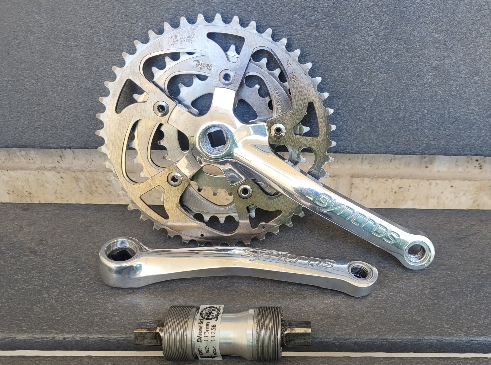 Vintage Syncros crankset 175mm 44/34/24T Clean