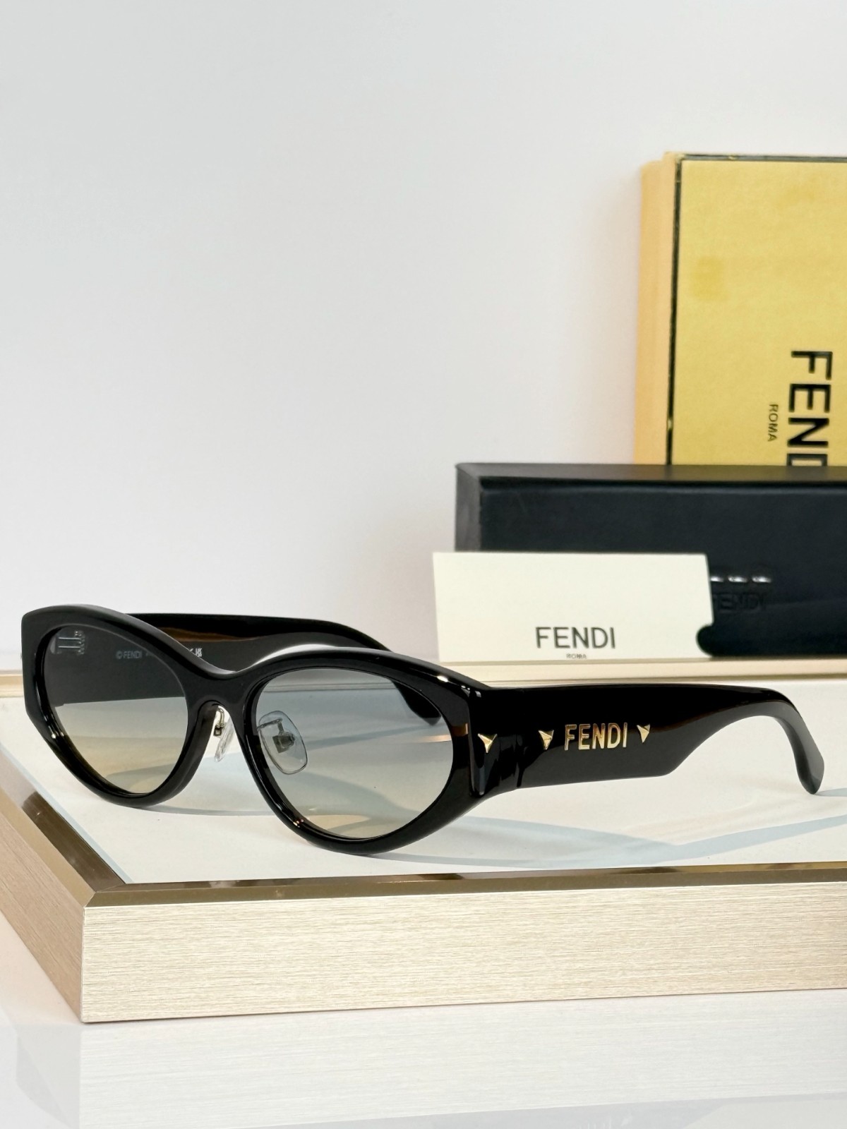 FENDI FE40239I Black Oval Sunglasses Gray Gradient Lens 57-18-140 FENDI FE40239I Black Oval Sunglasses Gray Gradient Lens 57-18-140