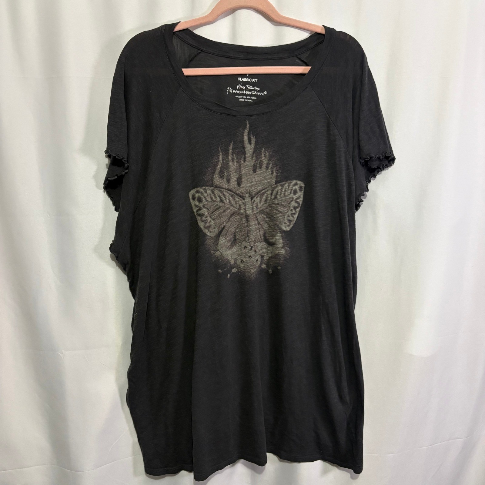 Torrid Classic Fit Tee Black Butterfly Flame Graphic 5 5X Goth Witchy Halloween
