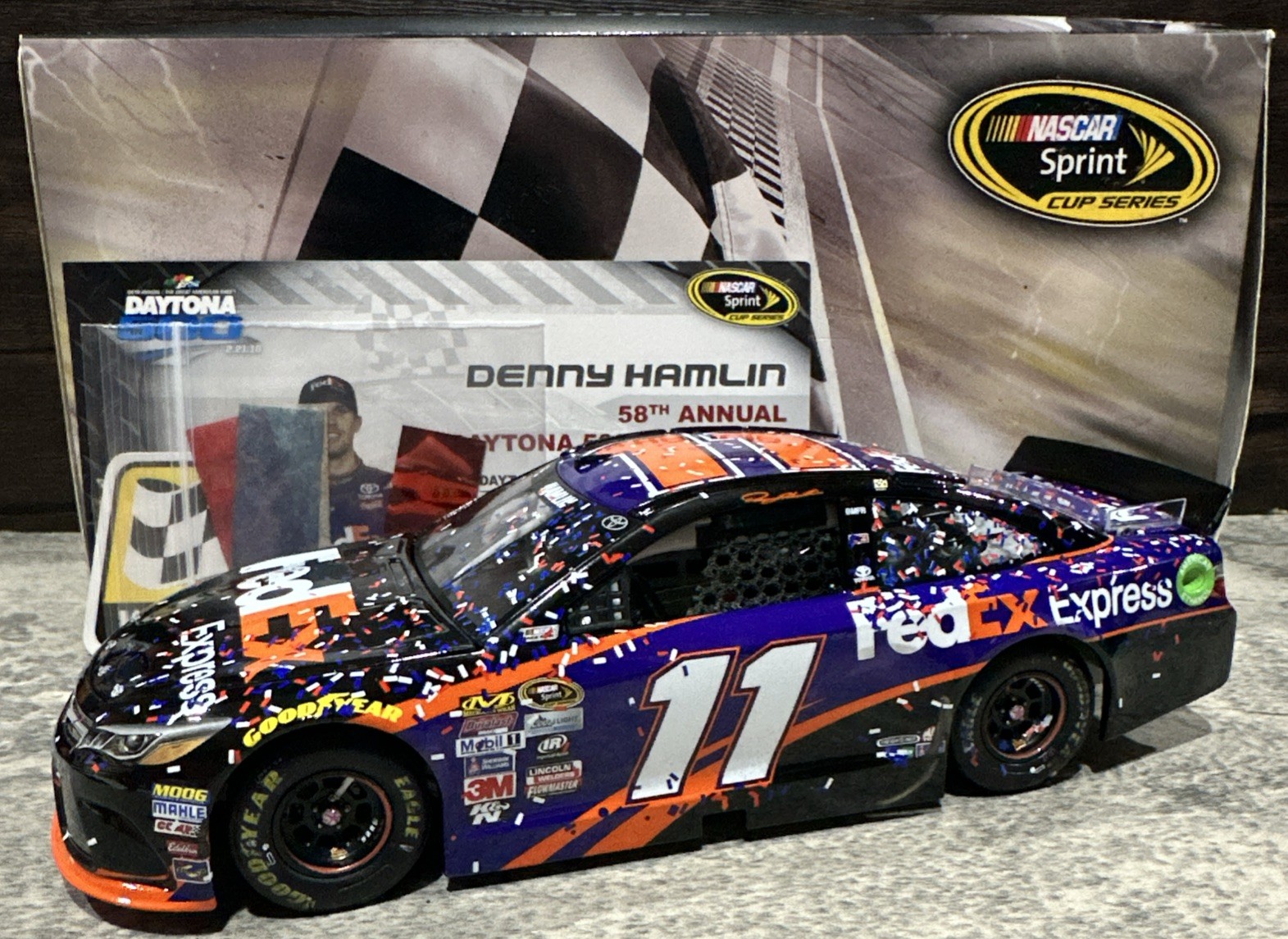 2016 DENNY HAMLIN #11 FEDEX EXPRESS DAYTONA 500 WIN 1/24 ACTION NASCAR DIECAST