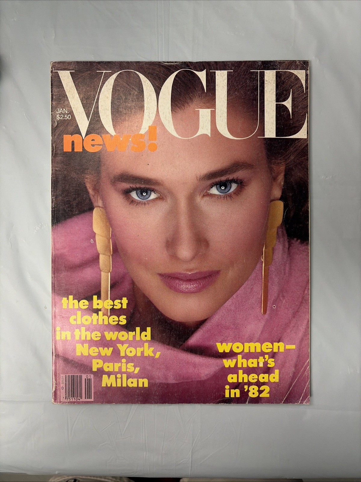 VTG Vogue Magazine January 1982 Rosemary McGrotha by Richard Avedon VTG Vogue Magazine January 1982 Rosemary McGrotha by Richard Avedon