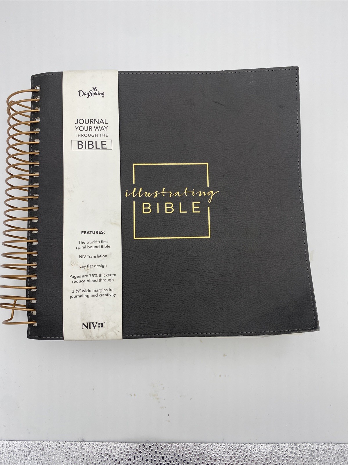Illustrating Bible NIV Dark Grey by DaySpring B6 Great condition Illustrating Bible NIV Dark Grey by DaySpring B6 Great condition