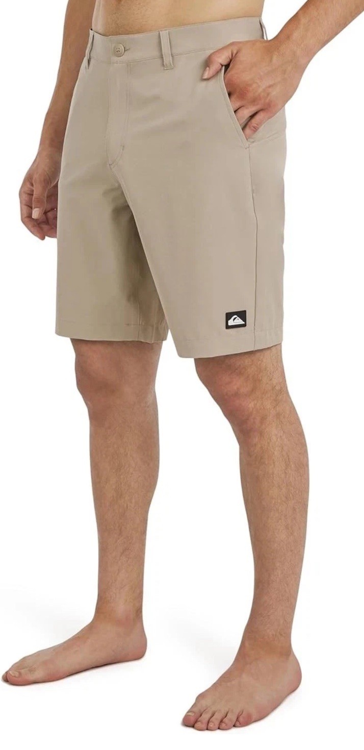 New Quicksilver Men’s Beige Stretch Hybrid Shorts 9\