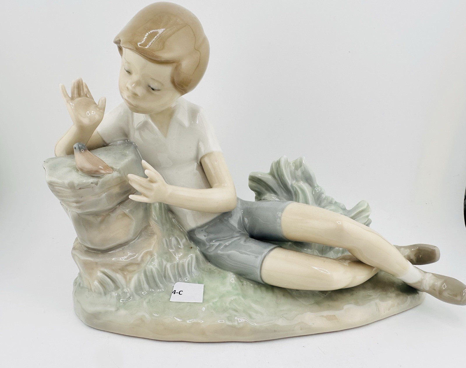 LLADRO BEAUTIFUL FIGURINE BOY PLAYING WITH BIRD. 