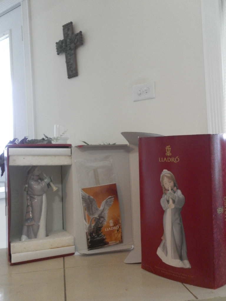 LLADRO #6532 CAROLER MINT CONDITION w/BOX FAST SHIPPING LLADRO #6532 CAROLER MINT CONDITION w/BOX FAST SHIPPING