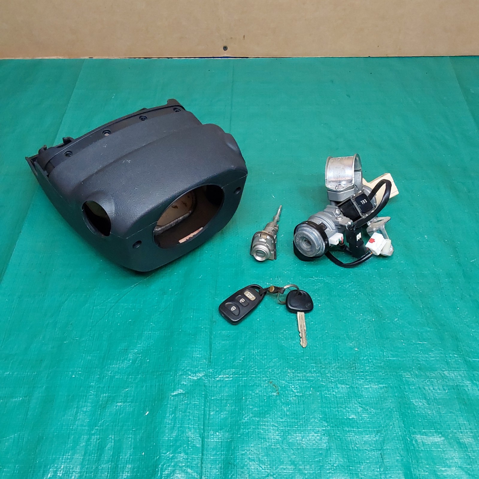 2010-2013 Kia Forte Ignition Switch W/ Key Door Lock & Column Bezel OEM 2010-2013 Kia Forte Ignition Switch W/ Key Door Lock & Column Bezel OEM