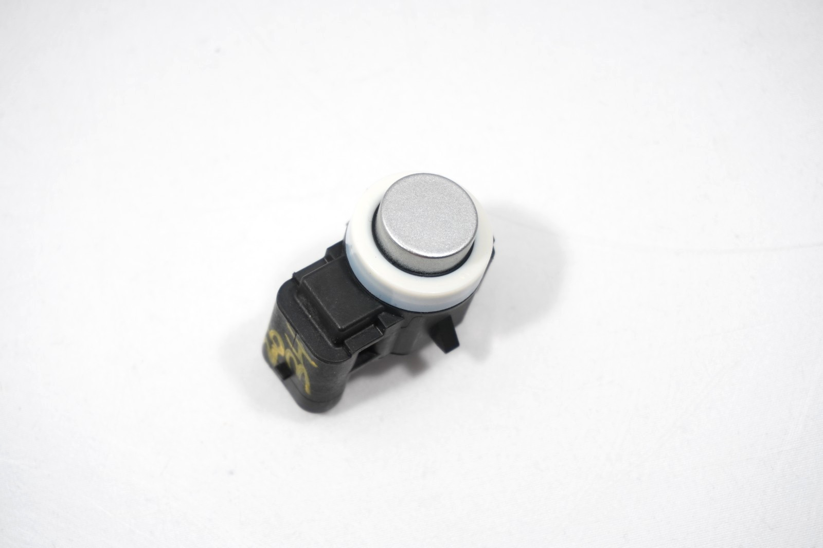 24-26 HYUNDAI SANTA FE BUMPER PARKING SENSOR OEM 99310-N1000-R2T (SILVER) 24-26 HYUNDAI SANTA FE BUMPER PARKING SENSOR OEM 99310-N1000-R2T (SILVER)