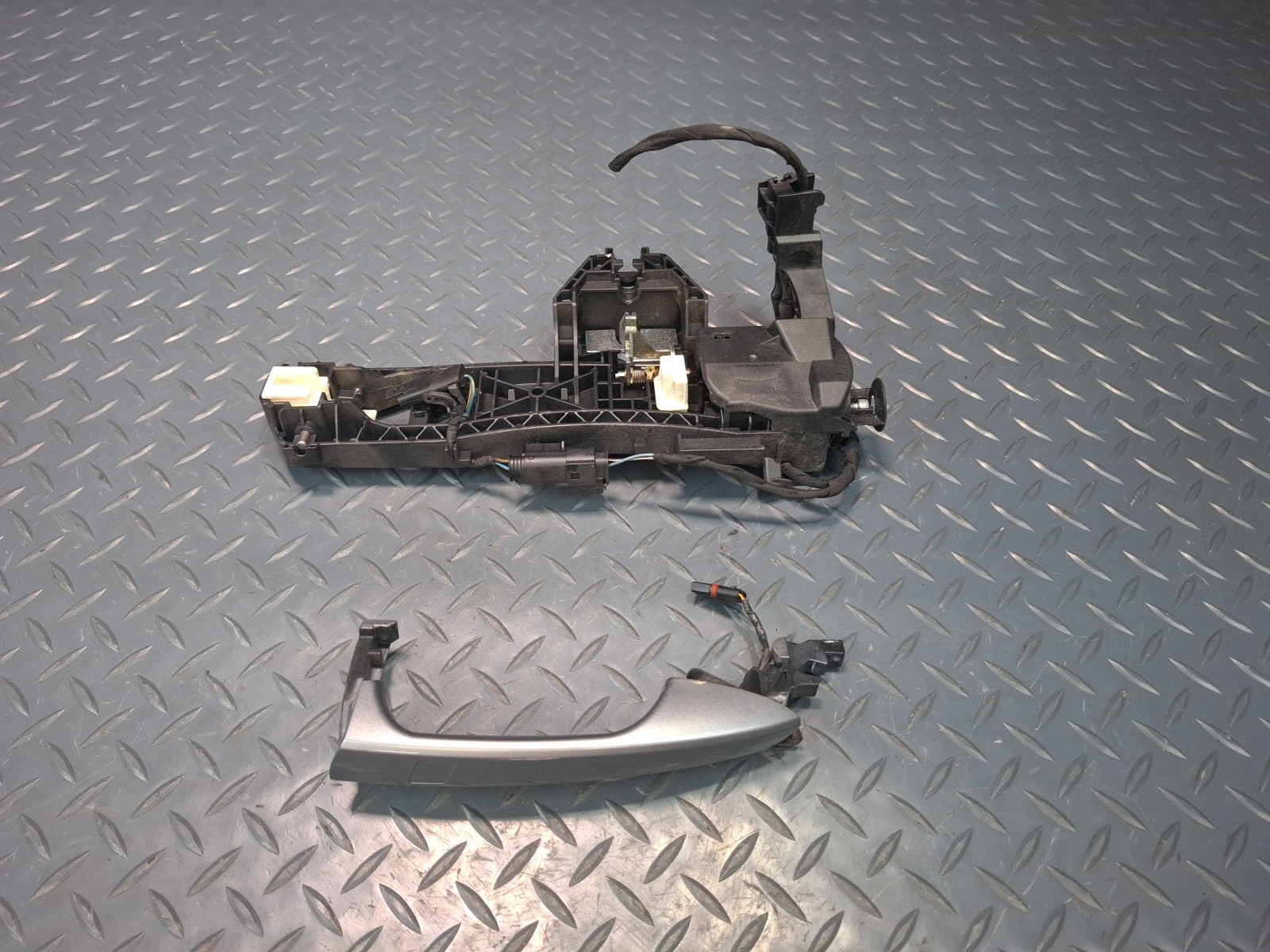 2012-2015 MERCEDES W166 ML-CLASS FRONT LEFT DRIVER SIDE DOOR EXTERIOR HANDLE