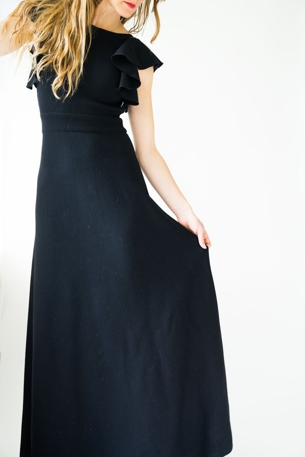 Vintage, STUNNING, Crissa Linea Italiana Black Dress w Ruffle Sleeve - 100% wool
