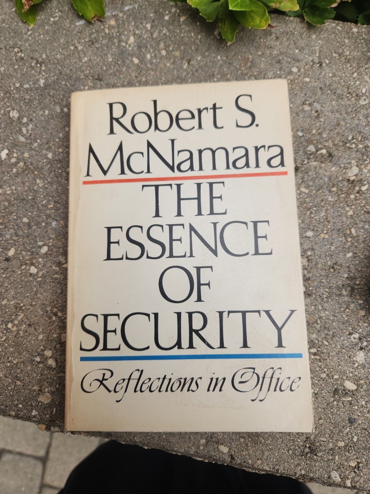 Robert S McNamara / ESSENCE OF SECURITY REFLECTIONS IN OFFICE Signed 1968 PB Robert S McNamara / ESSENCE OF SECURITY REFLECTIONS IN OFFICE Signed 1968 PB