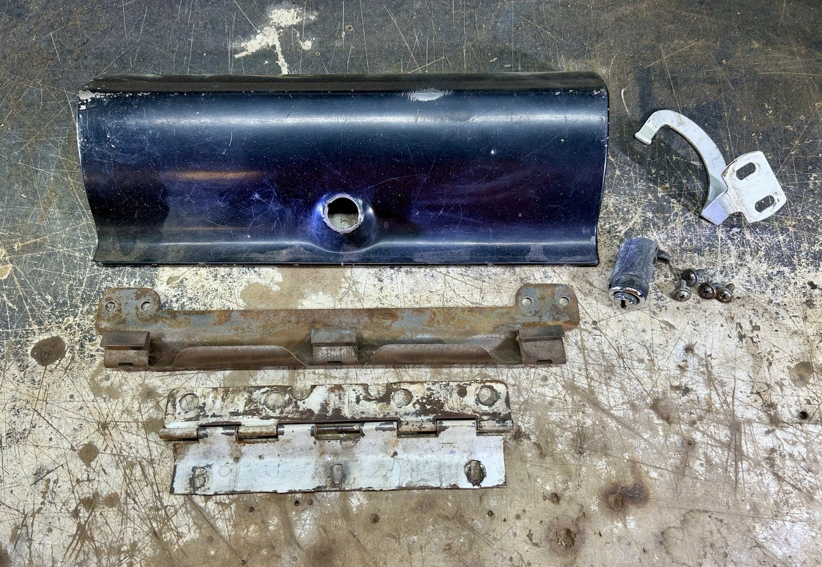 1955 - 1956 PONTIAC DASHBOARD GLOVE BOX LID / HINGE / ARM ( OEM USED SET ) A+ 1955 - 1956 PONTIAC DASHBOARD GLOVE BOX LID / HINGE / ARM ( OEM USED SET ) A+