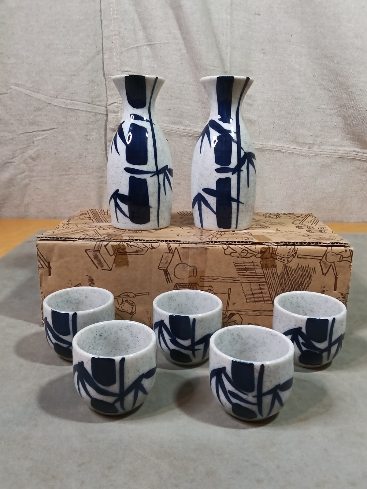 Classic Japanese Mino Ware Blue Bamboo 7-Piece Ceramic Sake Set NIB