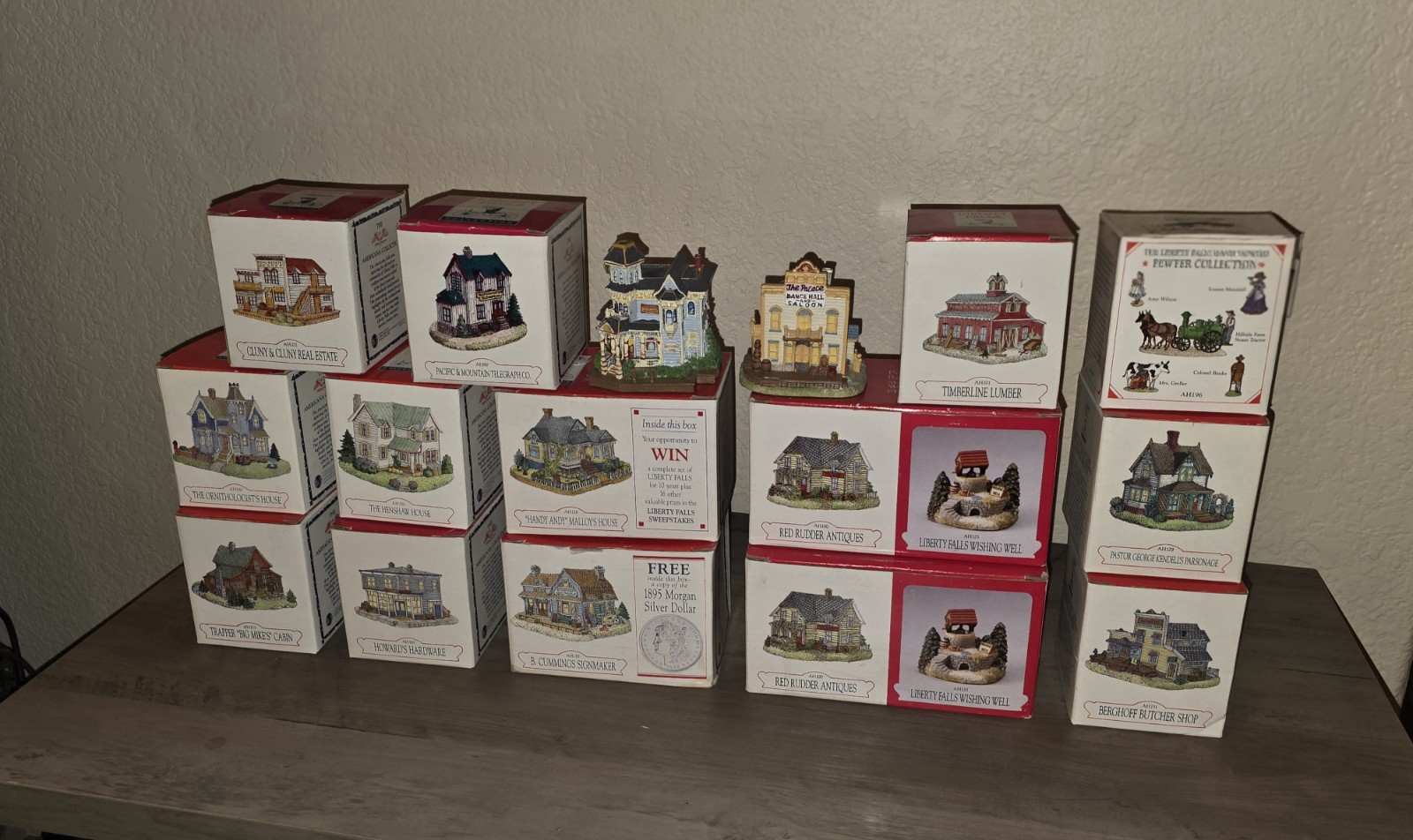 Vtg Liberty Falls Collection Lot of 16 Miniature Village Houses. Vtg Liberty Falls Collection Lot of 16 Miniature Village Houses.