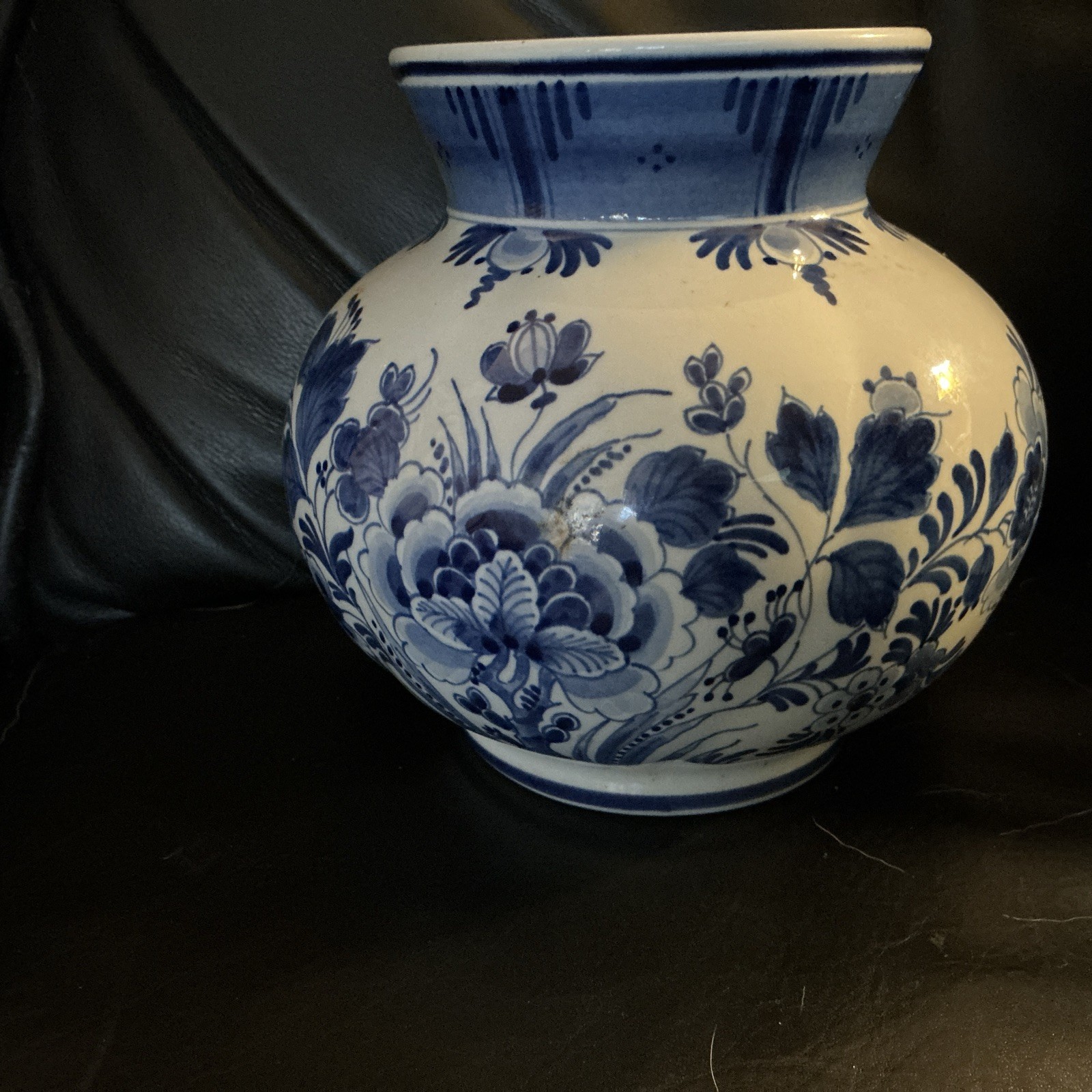 Vintage Authentic 1987 Royal Delft Hand-Painted Blue & White Floral Vase Vintage Authentic 1987 Royal Delft Hand-Painted Blue & White Floral Vase