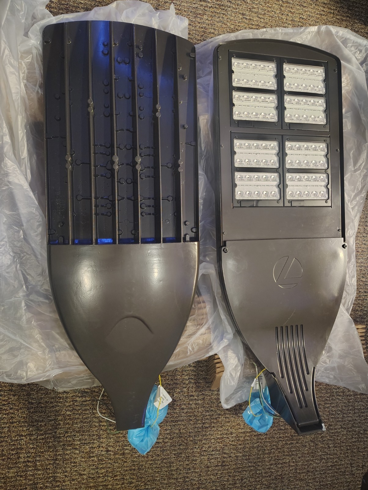 2 LITHONIA/ ACUITY BRANDS Pole light DSX2 LED P4 40K T4M MVOLT SPA DDBXD 2 LITHONIA/ ACUITY BRANDS Pole light DSX2 LED P4 40K T4M MVOLT SPA DDBXD