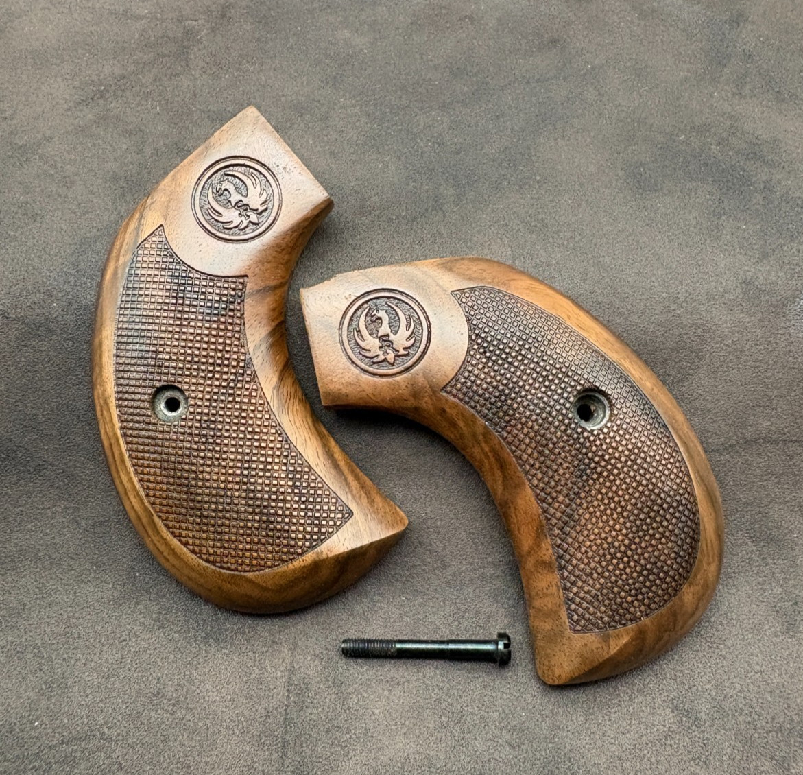 Ruger Wrangler Birdshead Walnut Wood Grips Checkered w/Screw - Checkered