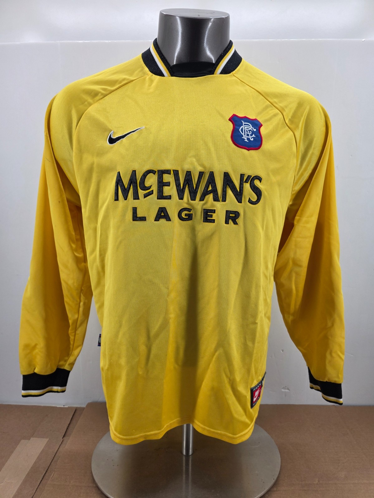 GLASGOW RANGERS 1997 1998 GOALKEEPER FOOTBALL SHIRT SOCCER JERSEY NIKE Sz M GLASGOW RANGERS 1997 1998 GOALKEEPER FOOTBALL SHIRT SOCCER JERSEY NIKE Sz M