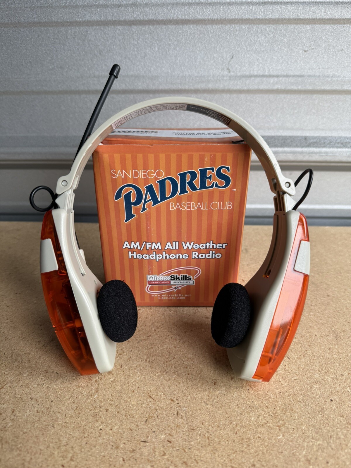 NOS VTG San Diego Padres AM/FM All Weather Headphone Radio NOS VTG San Diego Padres AM/FM All Weather Headphone Radio