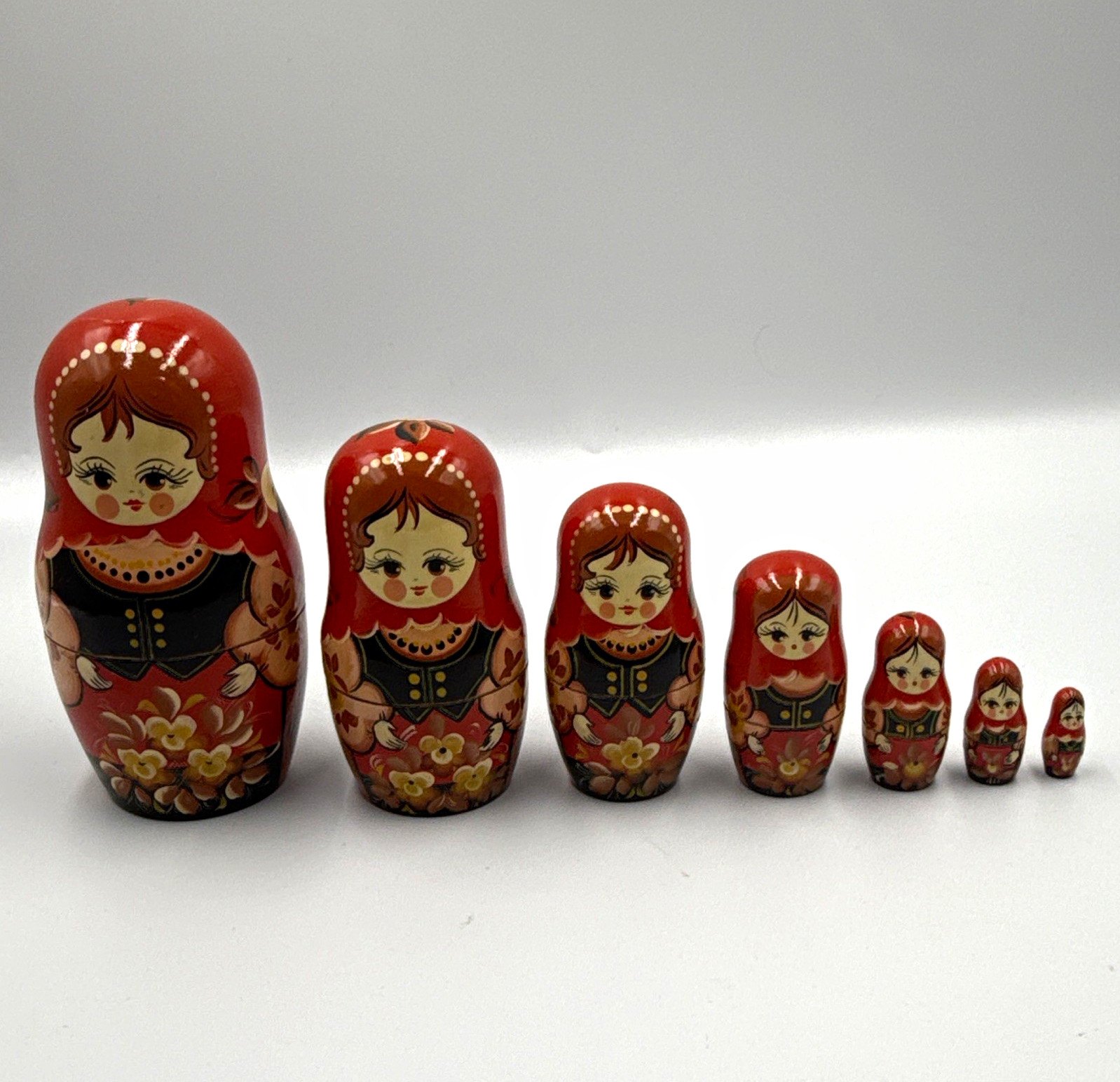 Vintage Russian Nesting Dolls Matryoshka 7 Piece Set Red Gold Floral 5 Inch