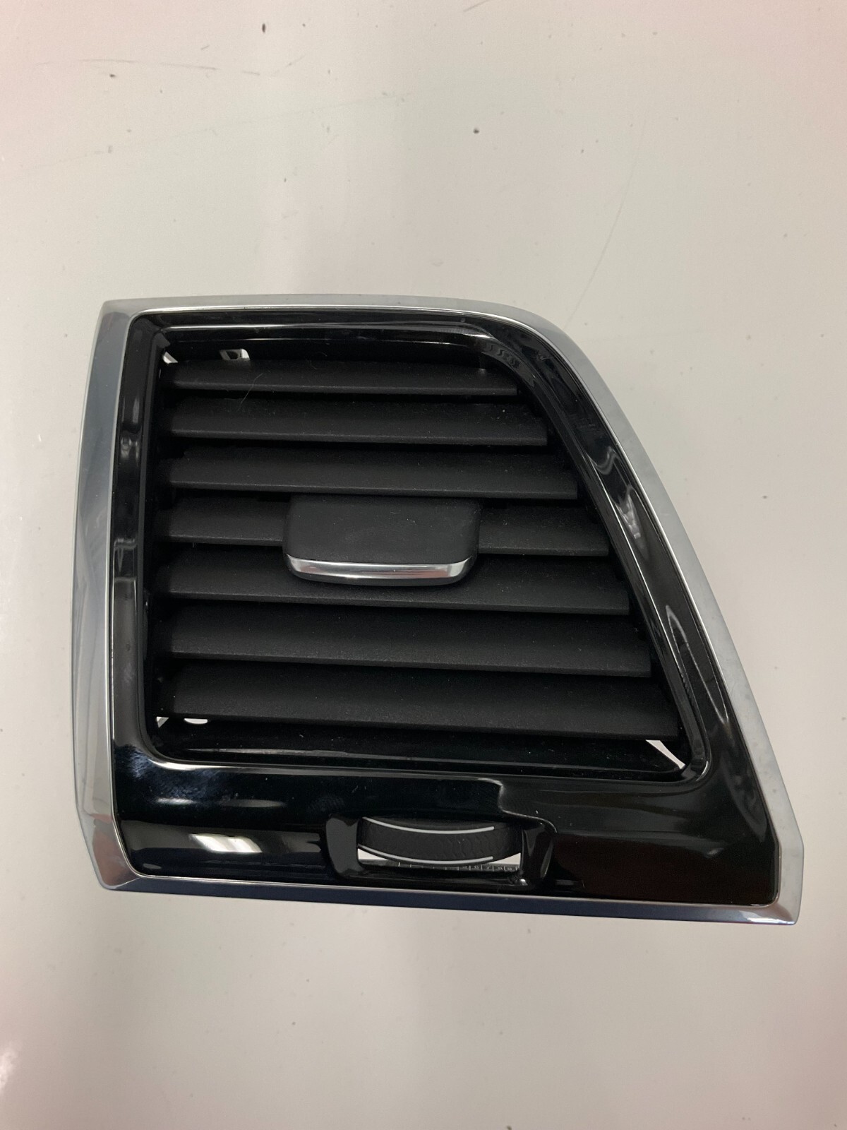16-22 Volvo XC90 Left Outer Glass Black Dash Vent 31363709