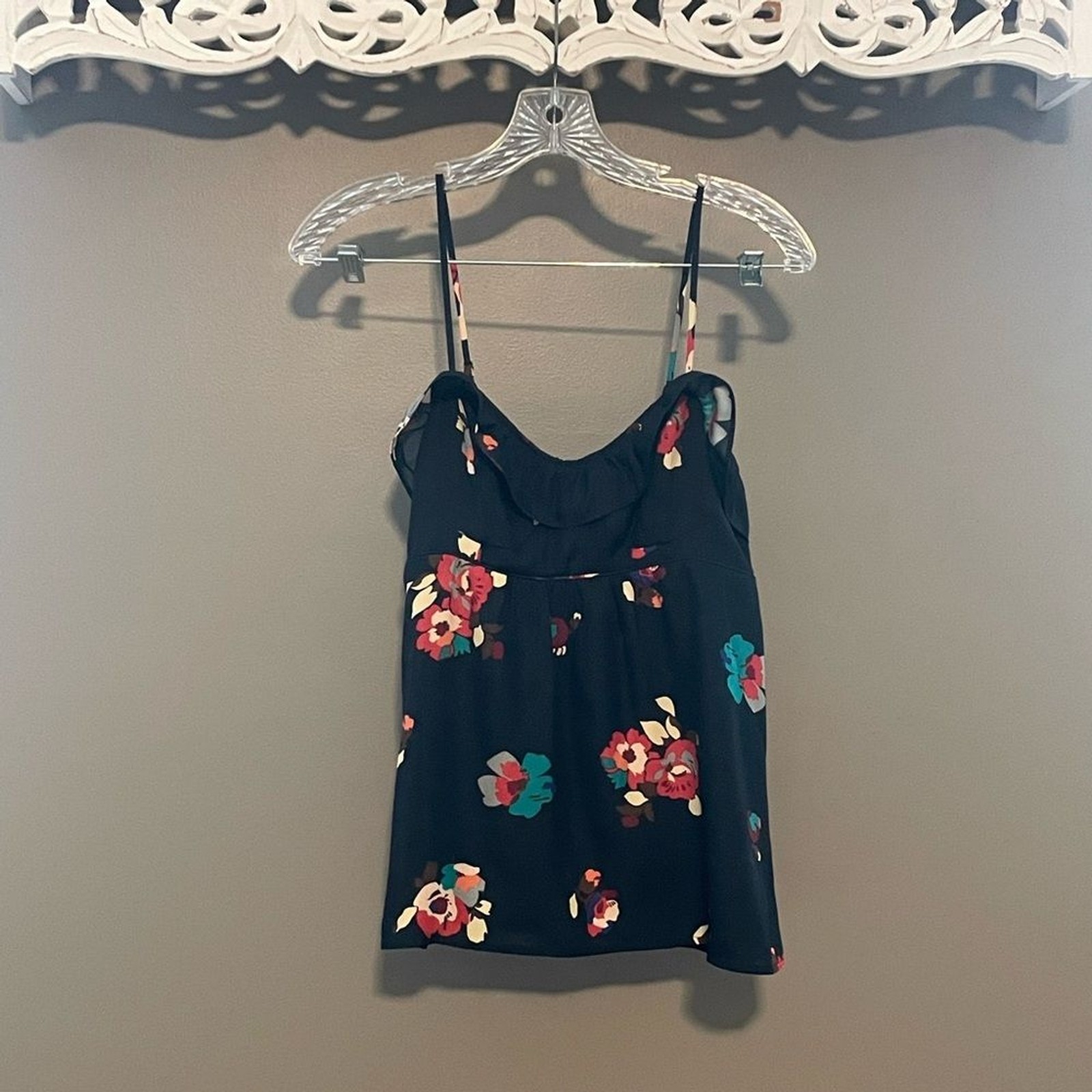 American Eagle Women Top S Navy Floral Smock Back Spaghetti Strap American Eagle Women Top S Navy Floral Smock Back Spaghetti Strap