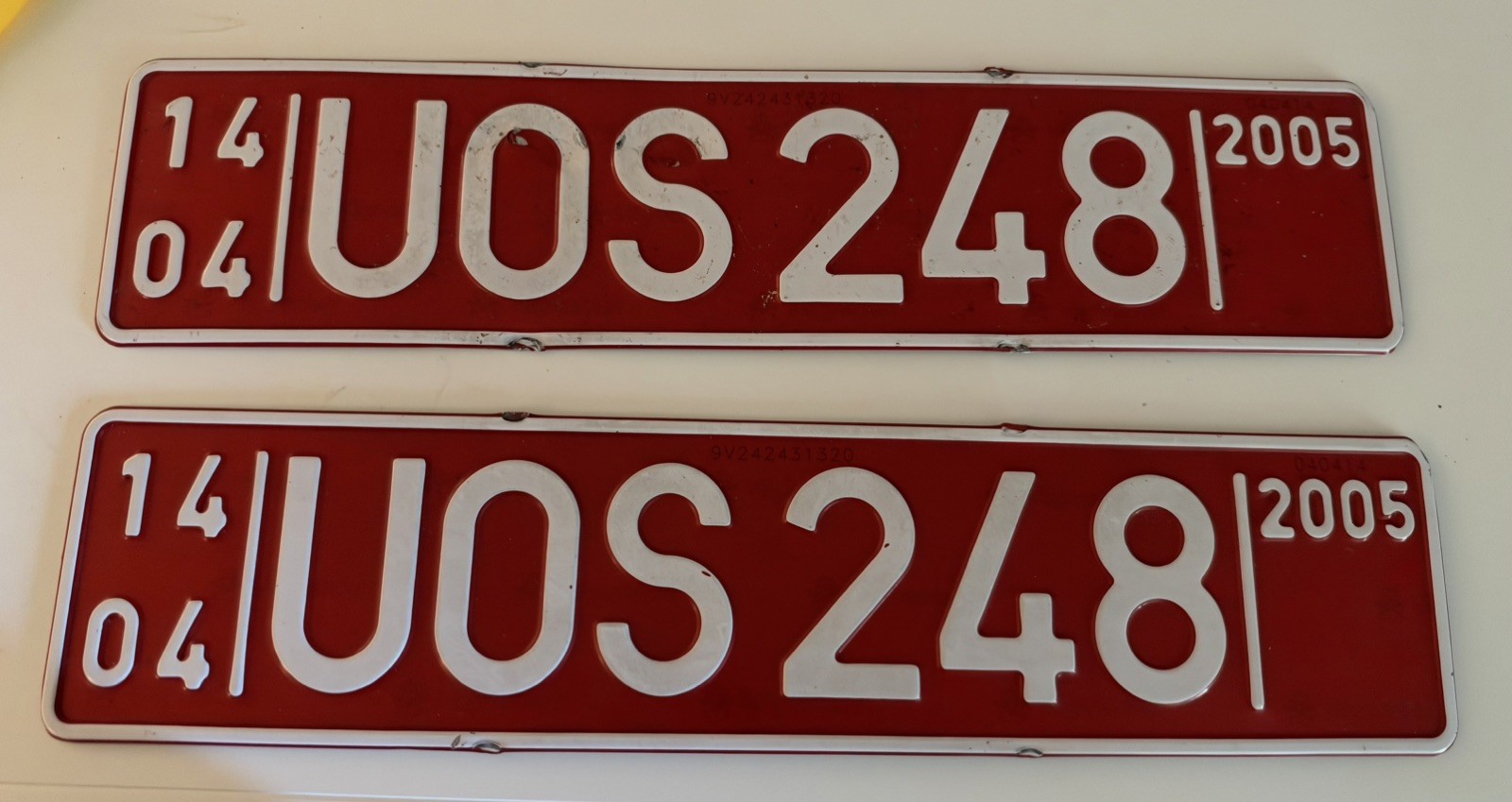 Authentic 2005 Sweden Export Tourist License Plt Volvo OSD Program Red White Vtg
