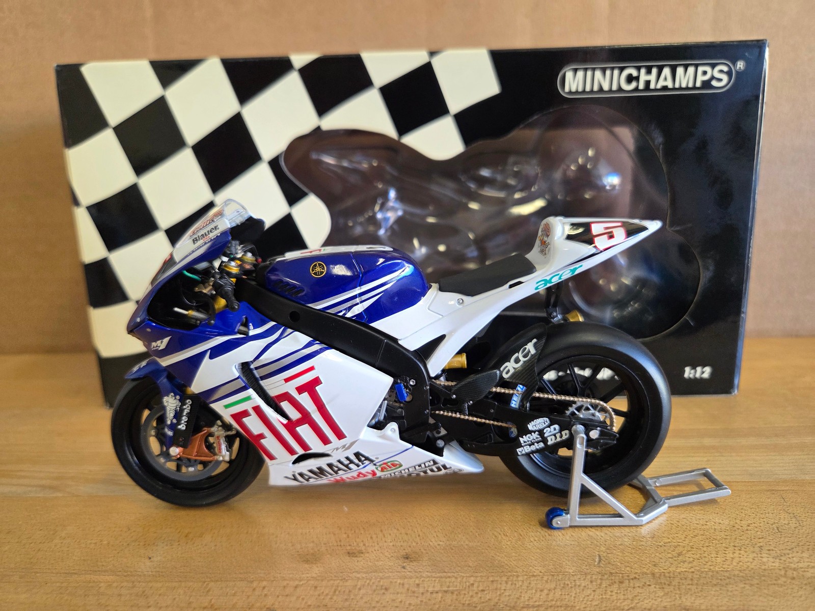 1:12 Minichamps 122 073005 Colin Edwards Yamaha 2007