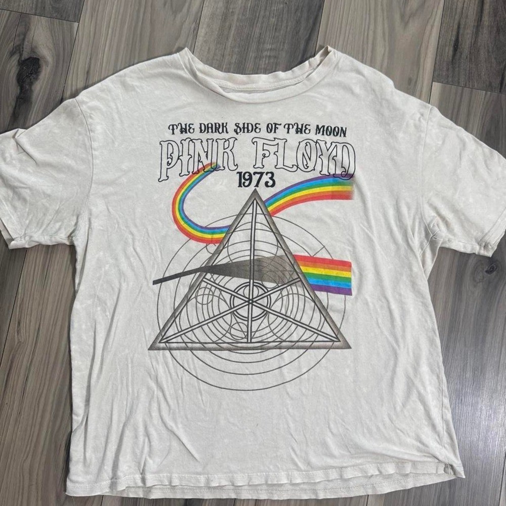 Vintage Pink Floyd The Dark Side of the Moon 1973 white t-shirt with rainbow Vintage Pink Floyd The Dark Side of the Moon 1973 white t-shirt with rainbow