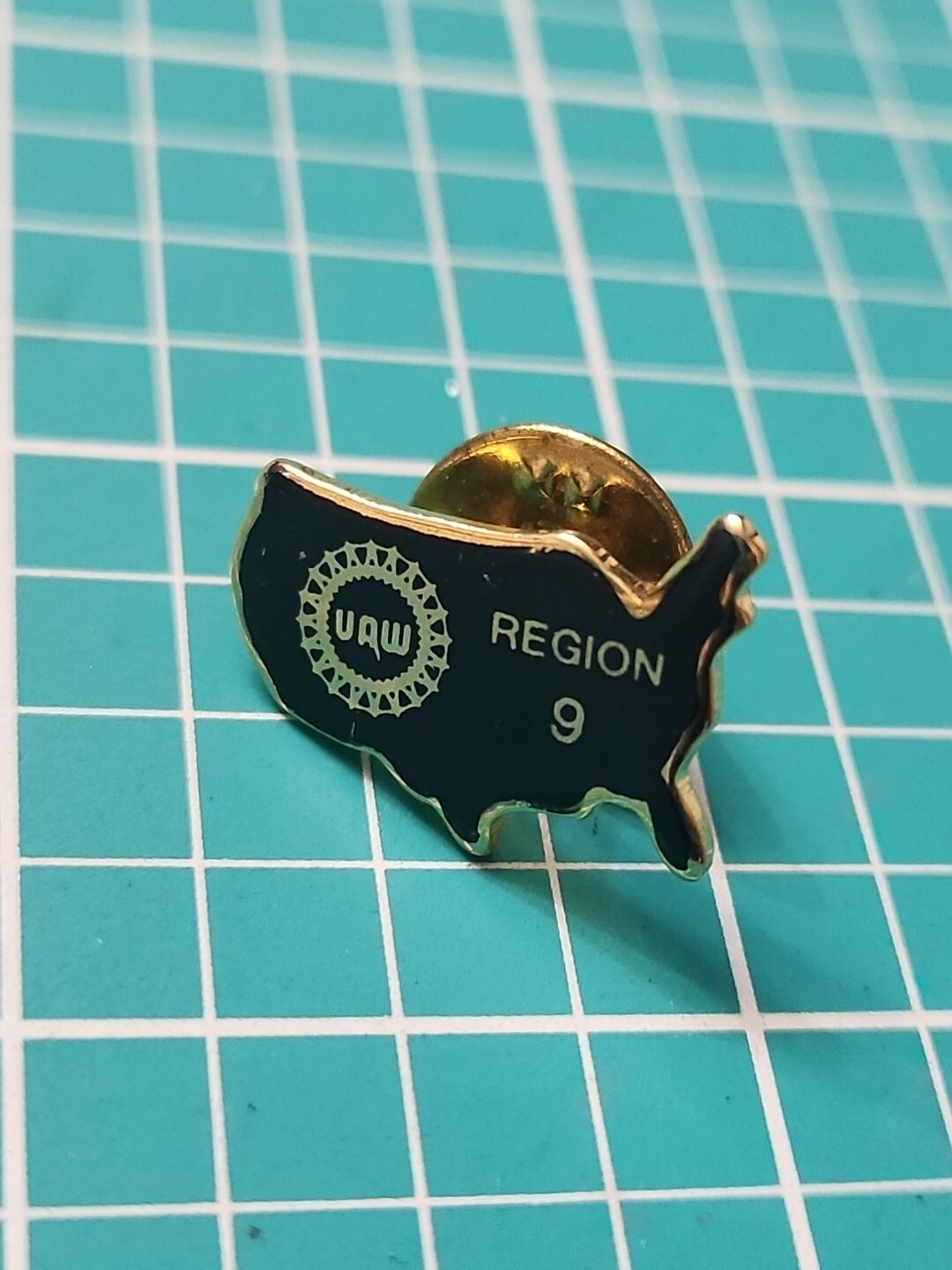 Vtg UAW United Auto Workers Region 9 Usa Shaped Gold Tone Lapel Pin