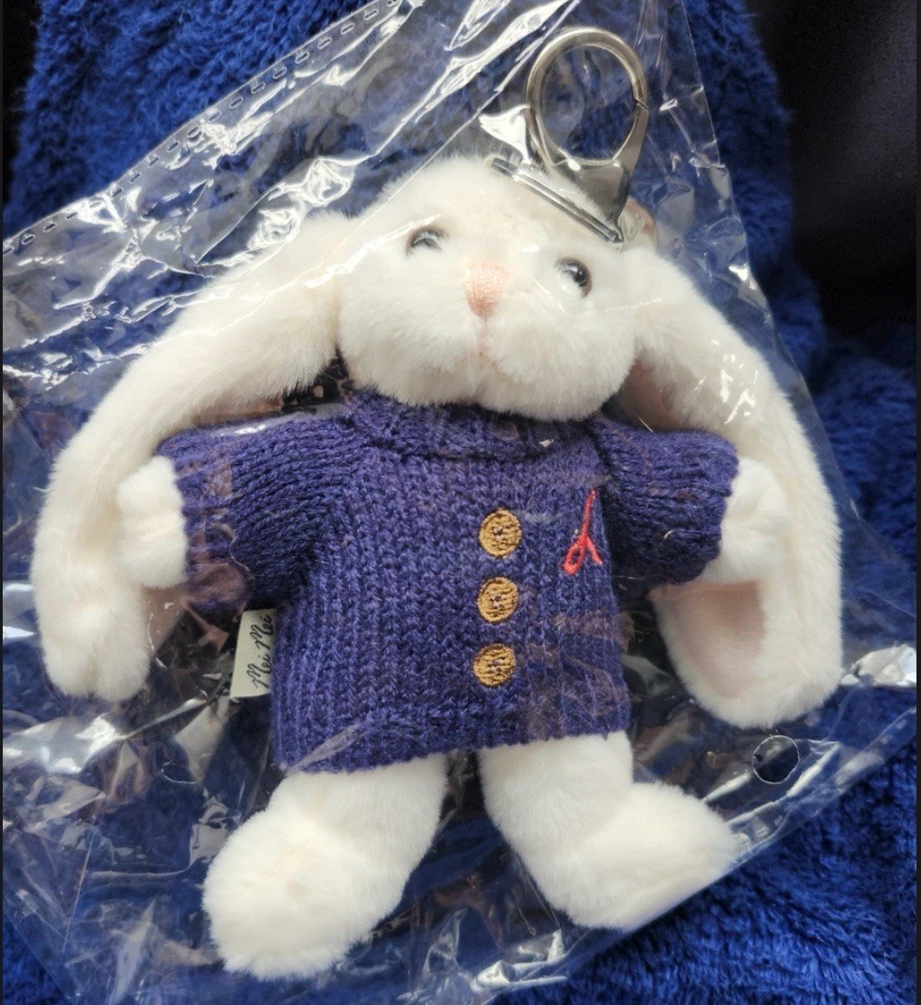 Mei Mei Laufey Keychain Tour Exclusive Bunny Plush A Matter of Time New official