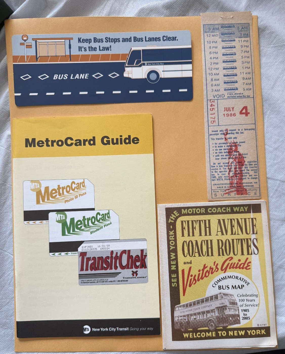 METROCARD GUIDE NYC / MTA - 32 PAGES...PLUS 5 ITEMS METROCARD GUIDE NYC / MTA - 32 PAGES...PLUS 5 ITEMS