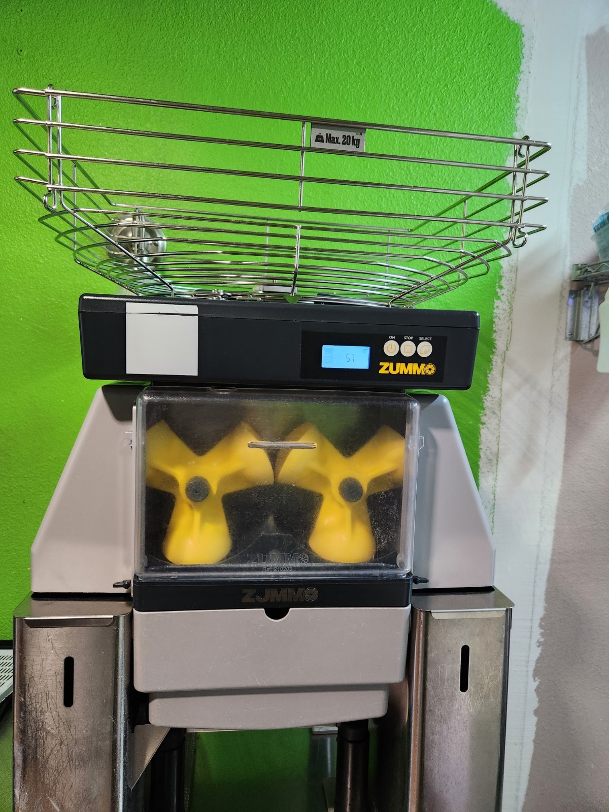 Zummo Juice Machine Model Z40C-N working and in good condition Zummo Juice Machine Model Z40C-N working and in good condition