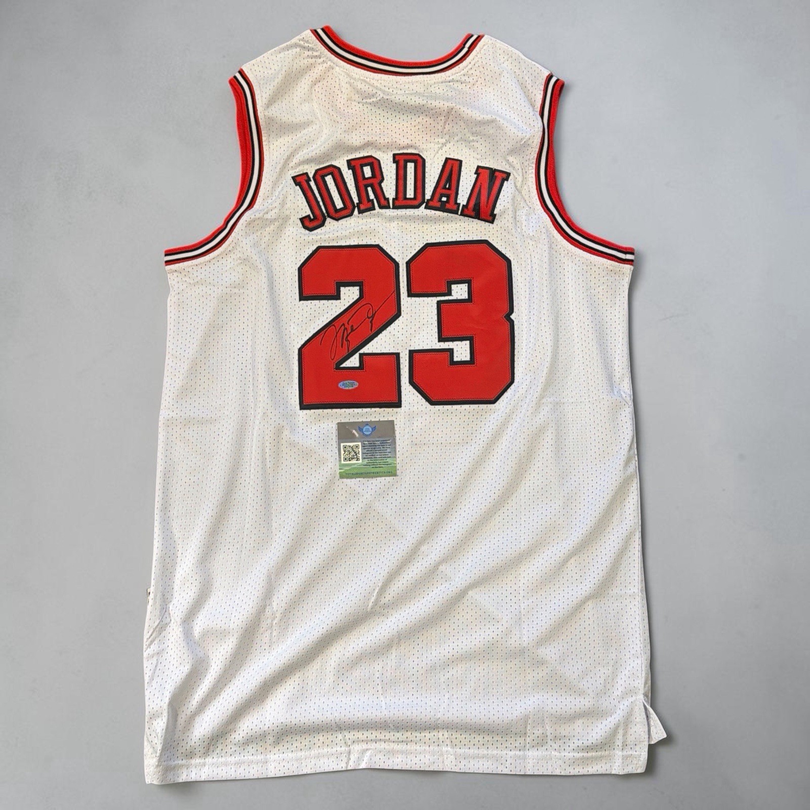 Michael Jordan Signed Chicago Bulls Jersey Autographed COA #23