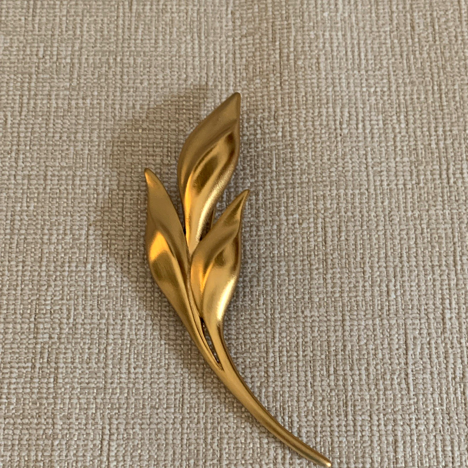 Vintage Monet Gold Tone Metal Leaf Spray Brooch Pin Nature Theme Signed