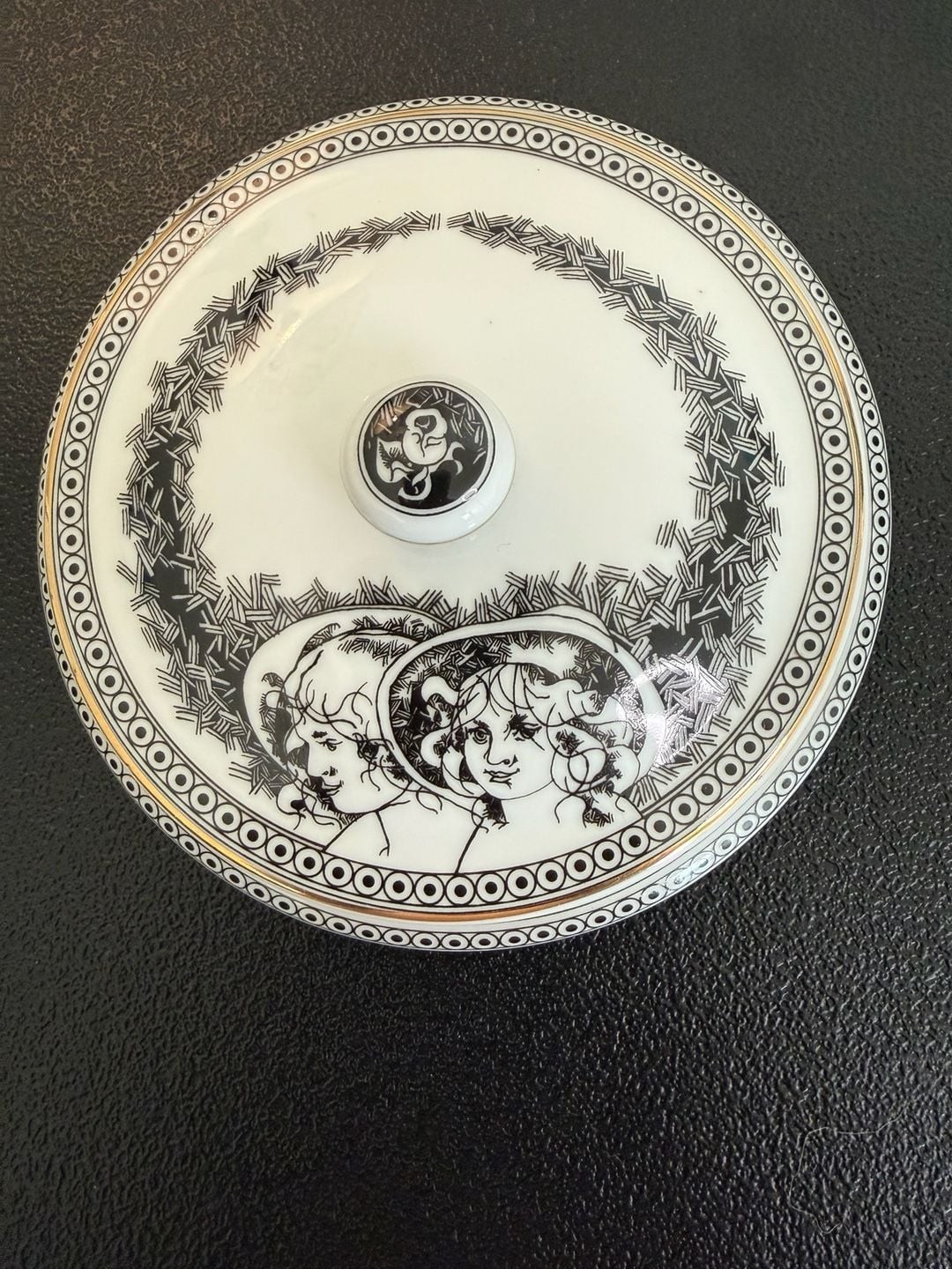 Vintage Hollóháza Art Deco Porcelain Lidded Bowl Vintage Hollóháza Art Deco Porcelain Lidded Bowl