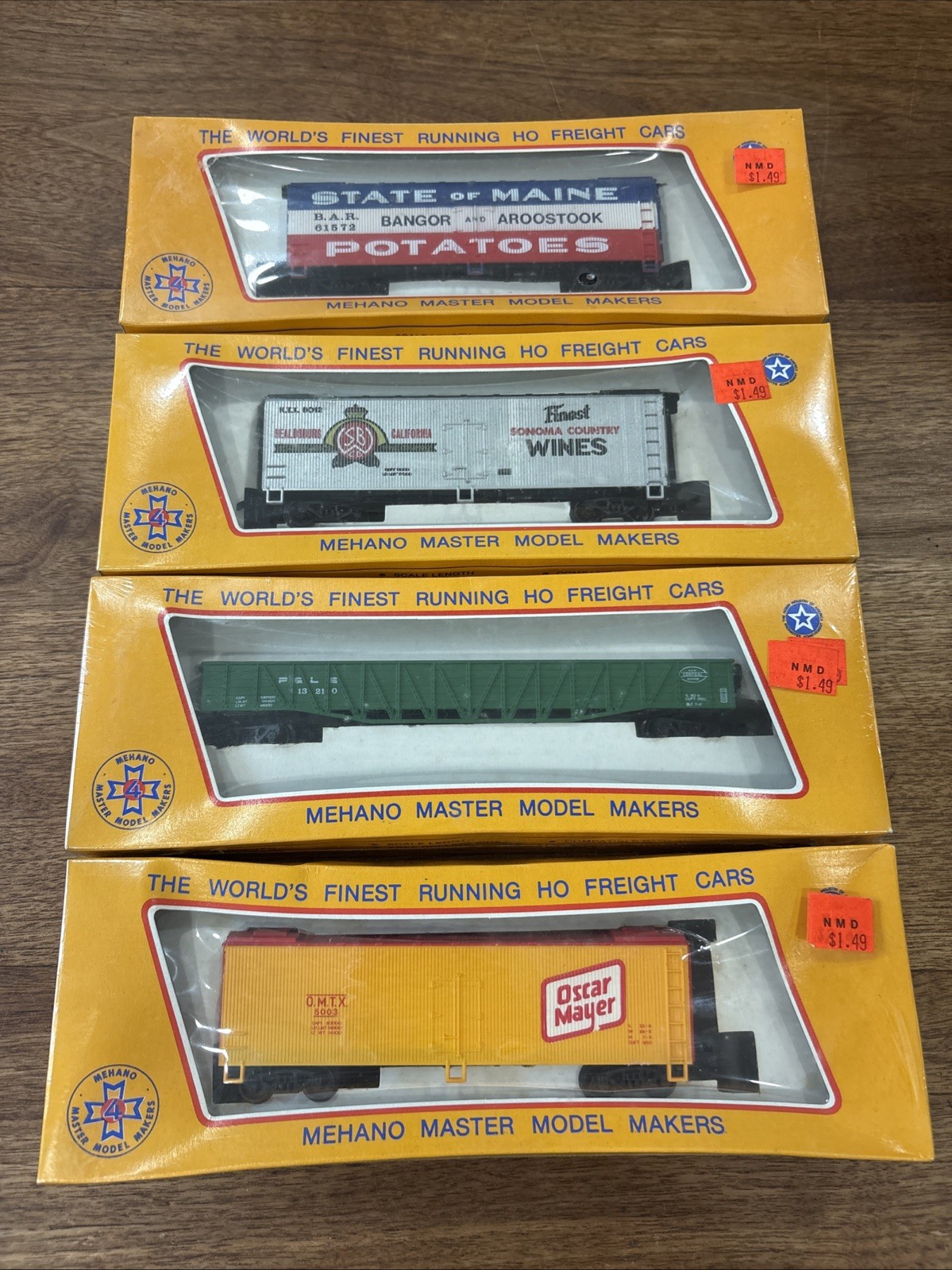 4 vintage HO scale freight cars by Mehano Master Model Makers.NOS