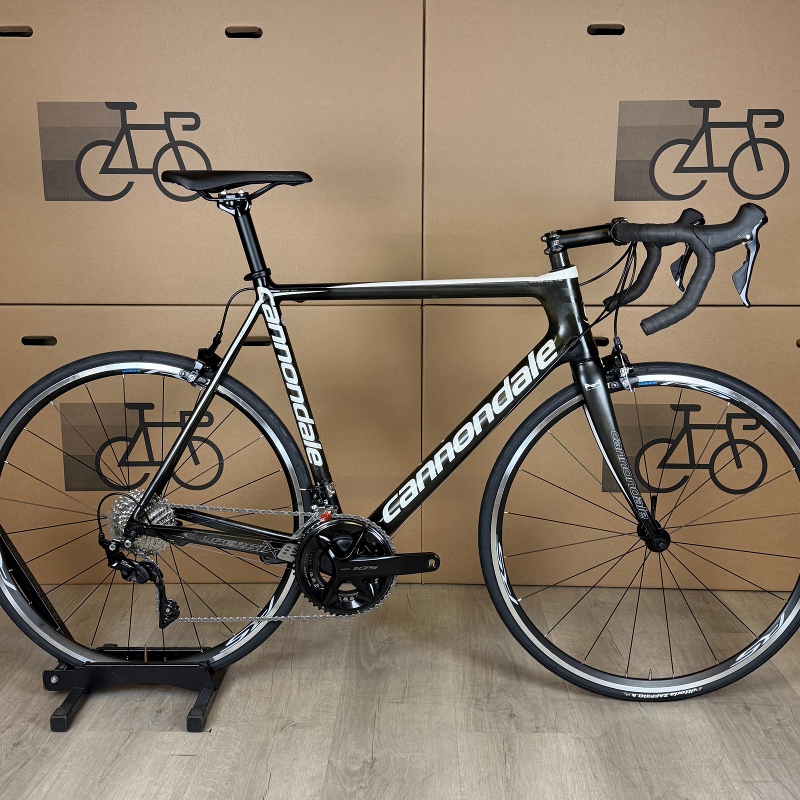 Used Cannondale SuperSix Carbon Fiber Road Bike, Shimano 105 11-Speed, 2012 Used Cannondale SuperSix Carbon Fiber Road Bike, Shimano 105 11-Speed, 2012