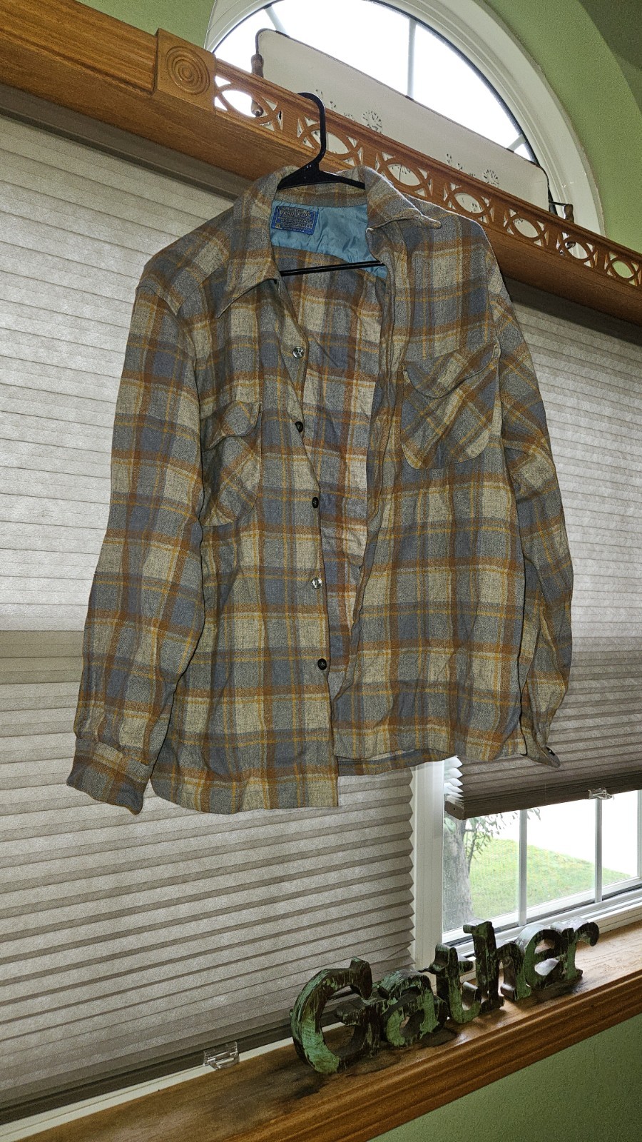 VTG 60s Pendleton Loop Collar Shadow Plaid Multicolor Medium Fits Small Button VTG 60s Pendleton Loop Collar Shadow Plaid Multicolor Medium Fits Small Button