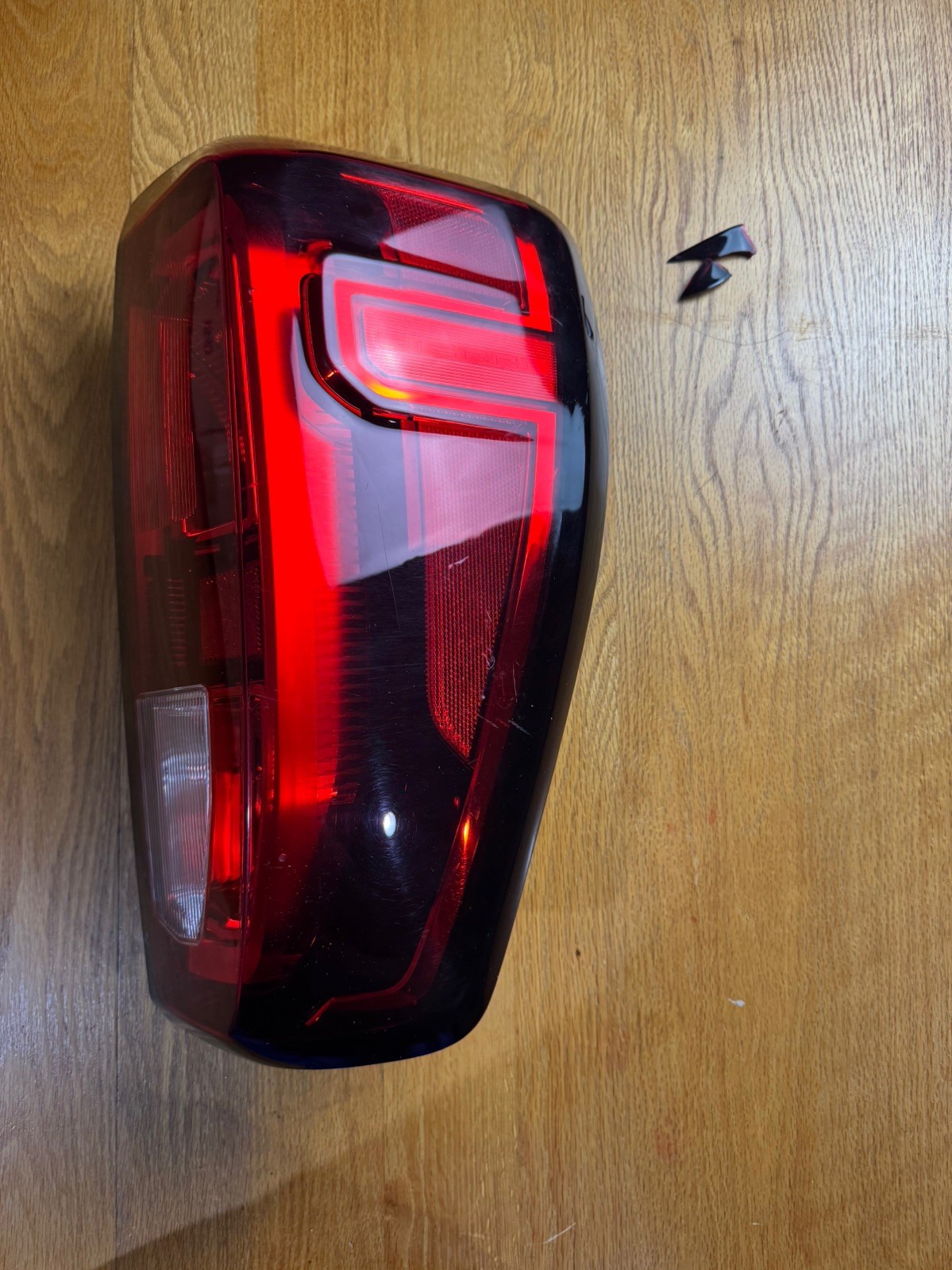 BROKEN 2019- 2024 GMC Sierra 1500 Tail Light Right Passenger OEM LED READ PLEASE BROKEN 2019- 2024 GMC Sierra 1500 Tail Light Right Passenger OEM LED READ PLEASE