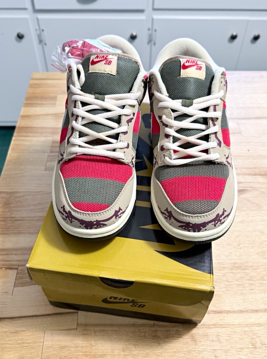 Nike SB Dunk Low Men’s Low Top Canvas Lace Up Sneakers Freddie Krueger Nike SB Dunk Low Men’s Low Top Canvas Lace Up Sneakers Freddie Krueger