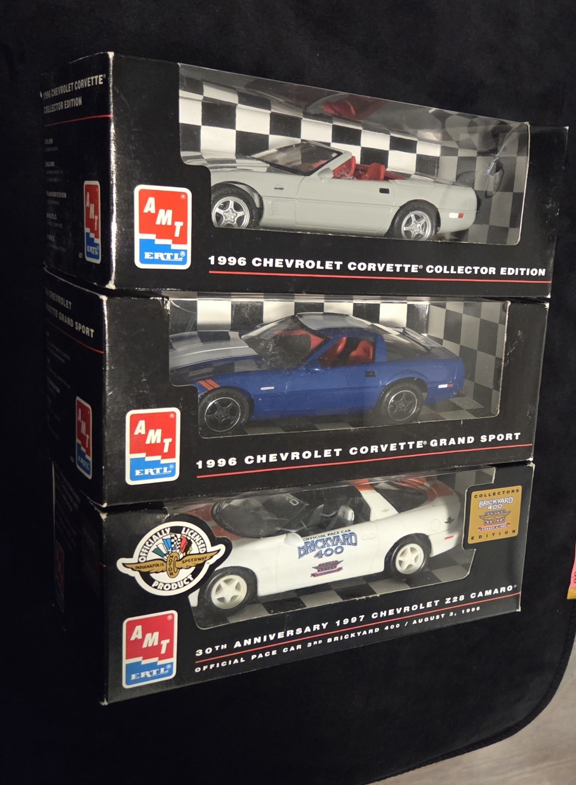 AMT ERTL 1:25 / 2 -1996 Chevrolet Corvettes, 1-1997 Camaro / Lot of 3 AMT ERTL 1:25 / 2 -1996 Chevrolet Corvettes, 1-1997 Camaro / Lot of 3