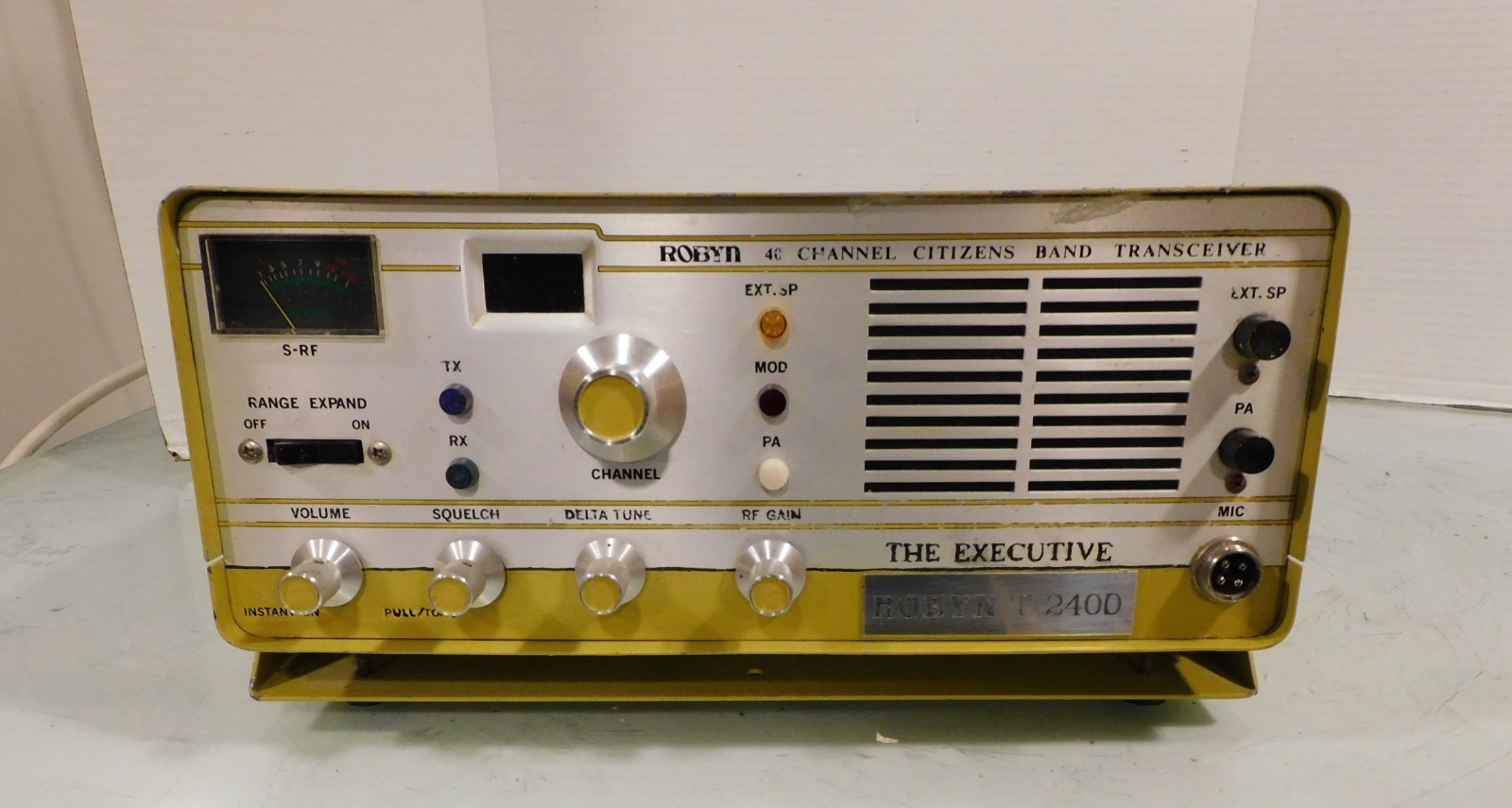 Robyn T-240D The Executive \