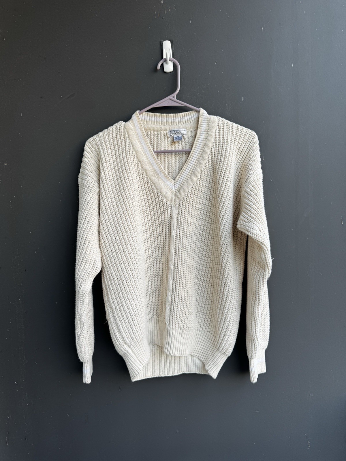Vintage Gap cream V-neck chunky knit ribbed texture sweater
