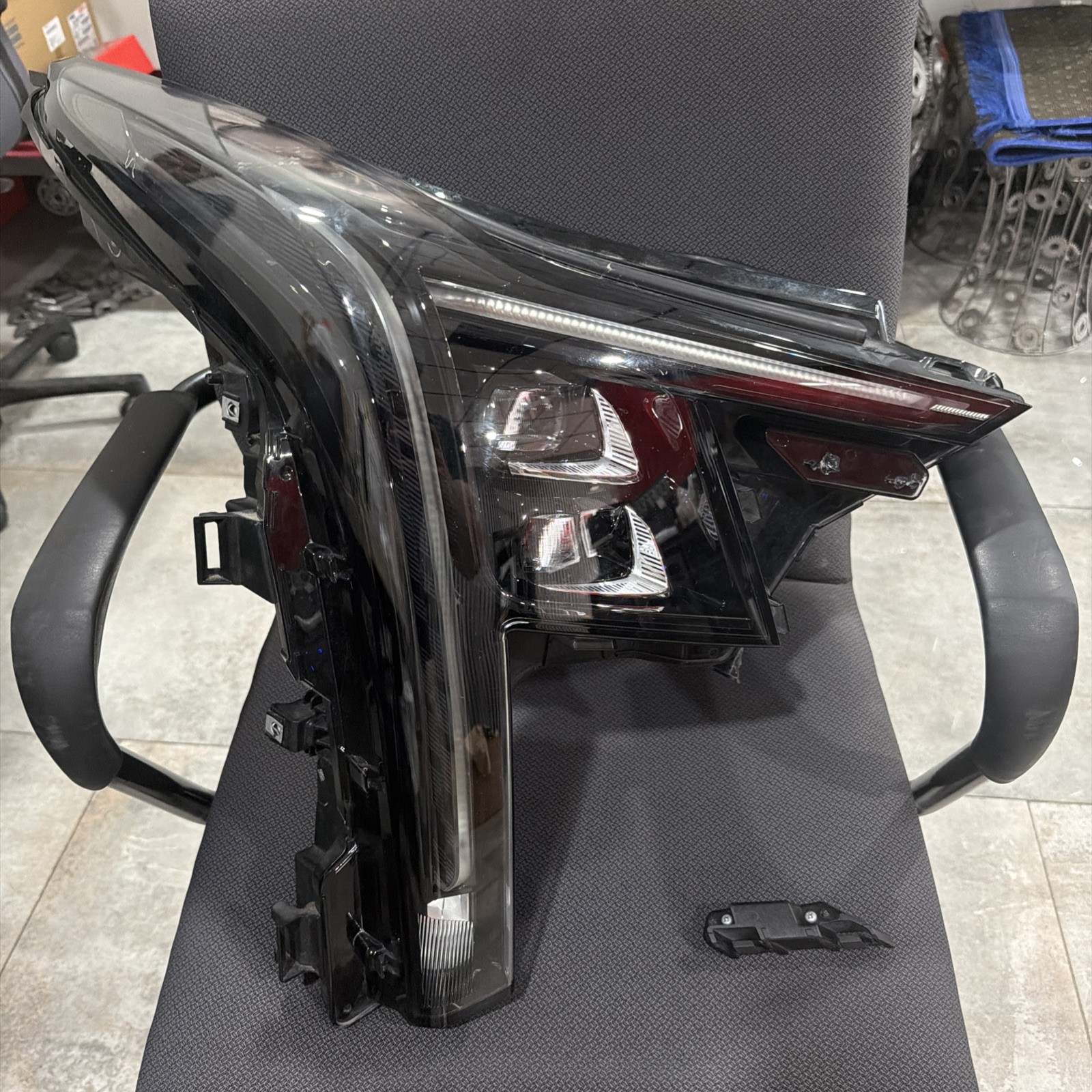 2025-26 Cadillac CT5 Adaptive Premium LED Headlight RT Pass OEM (Damaged Tabs)