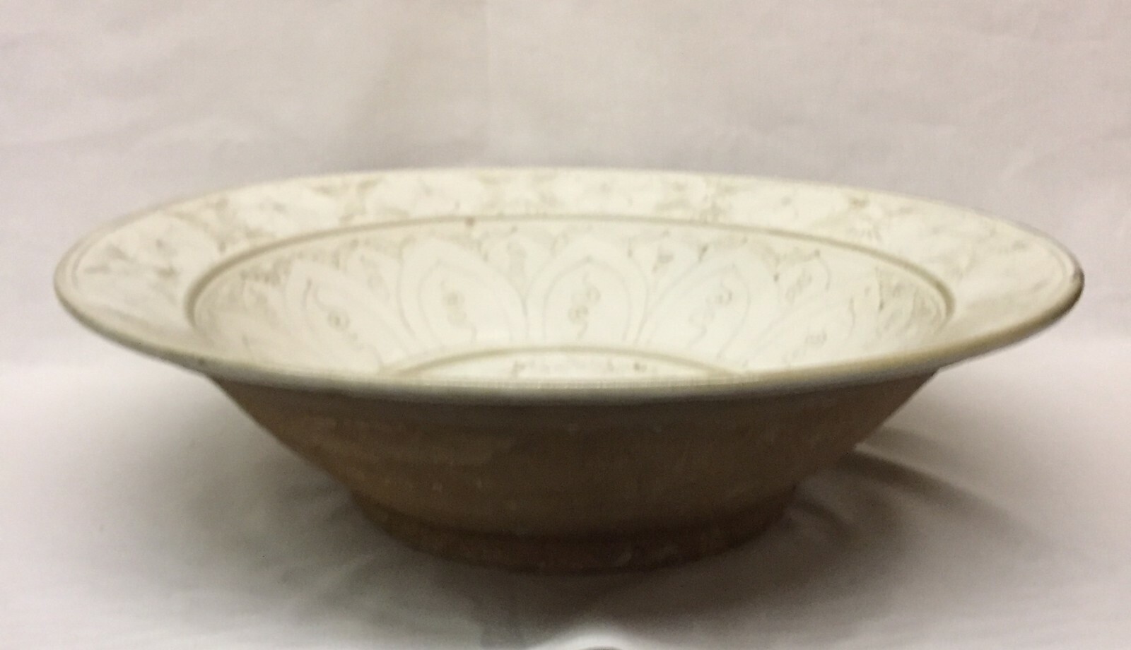 Large Old bowl. Yuan/Early Ming. Large Old bowl. Yuan/Early Ming.