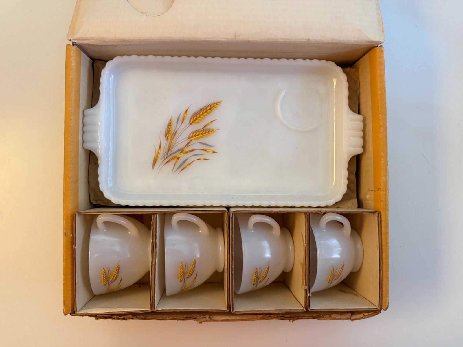 Anchor-Hocking Wheat Pattern Snack Plate & Cup 8-Piece Set Vintage 1960\'s