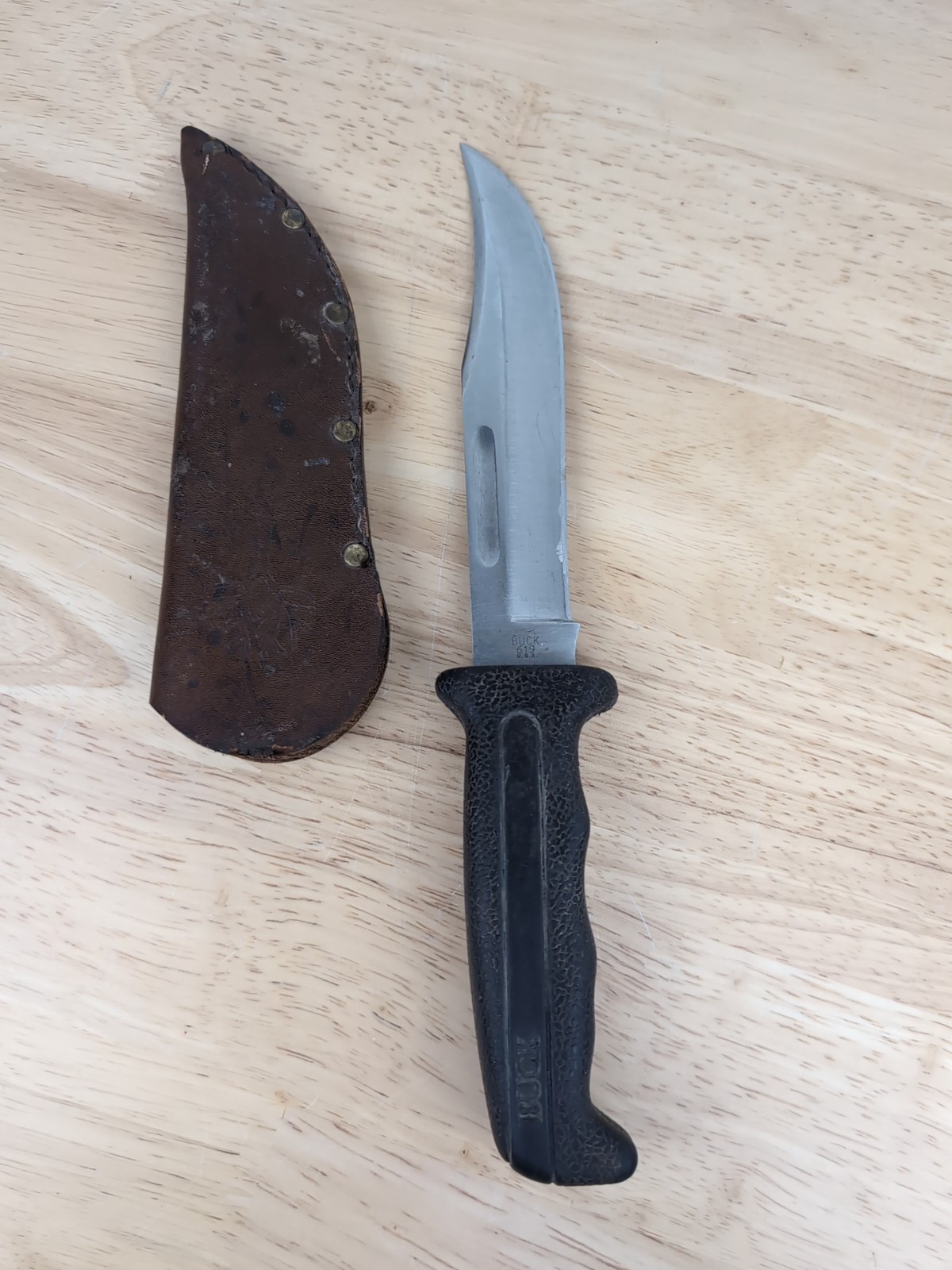 Buck 619 Rubber Handle Hunting Knife Buck 619 Rubber Handle Hunting Knife