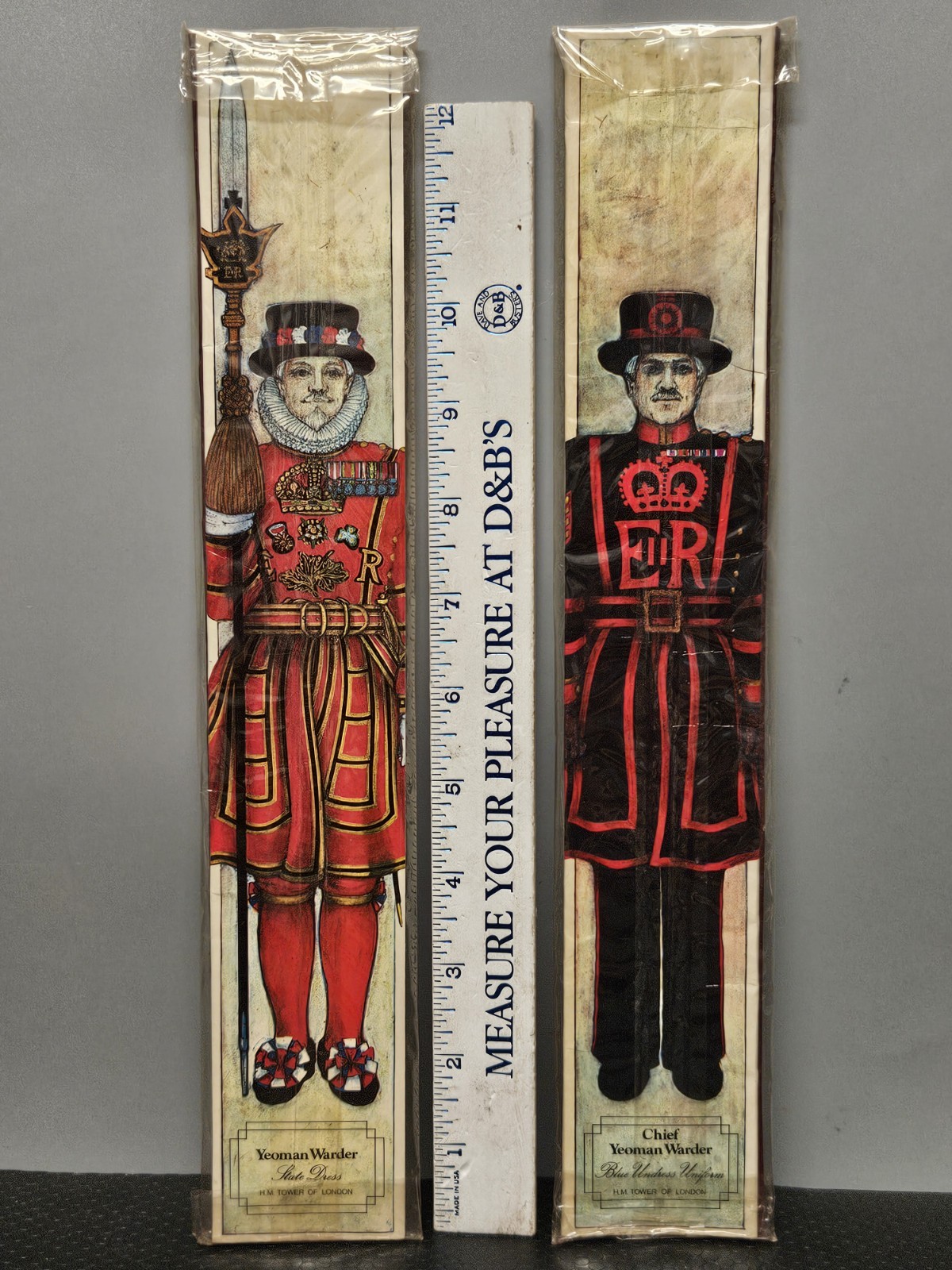 2x Vintage H.M. Tower Of London Souvenir Match Bookes (Cheif) + Yeoman Warder 2x Vintage H.M. Tower Of London Souvenir Match Bookes (Cheif) + Yeoman Warder