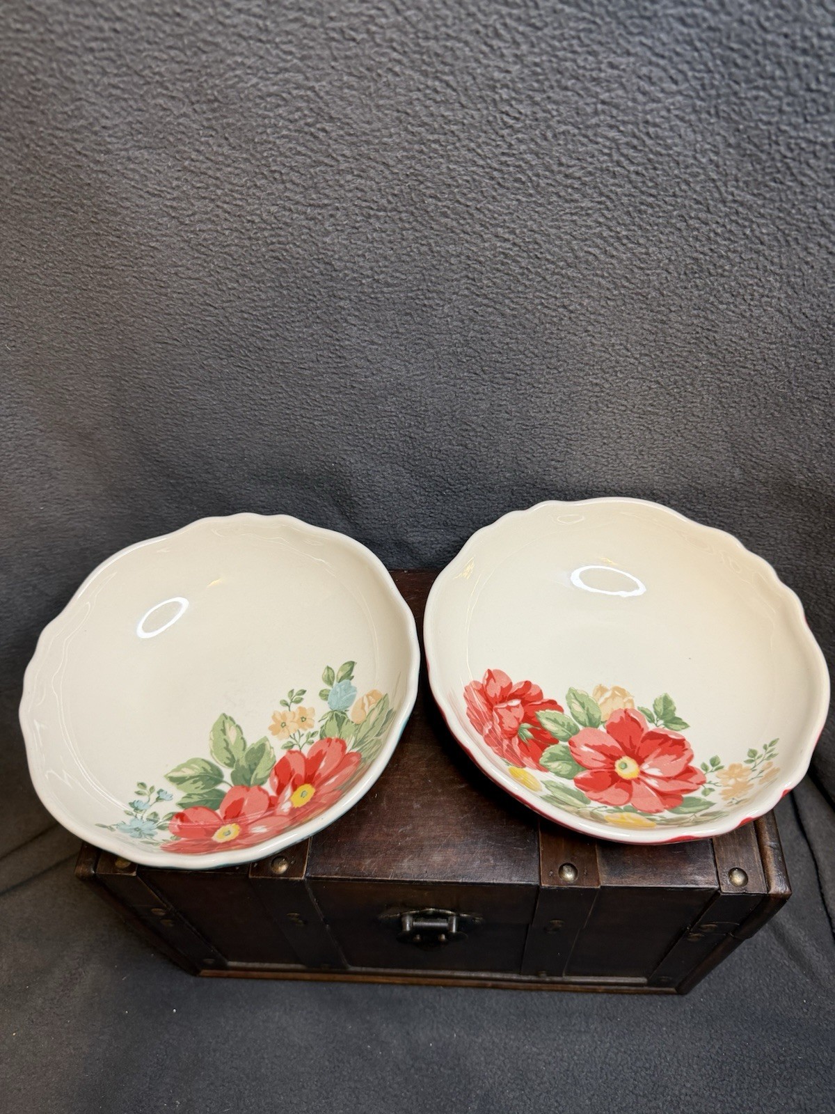 Beautiful Pair Of Pioneer Woman Salad/Pasta Bowls Beautiful Pair Of Pioneer Woman Salad/Pasta Bowls